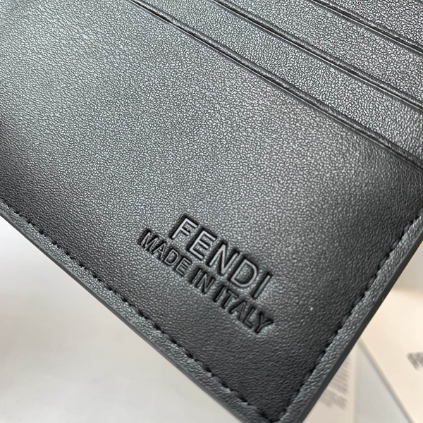 超激安ブランド財布偽物着用イメージ